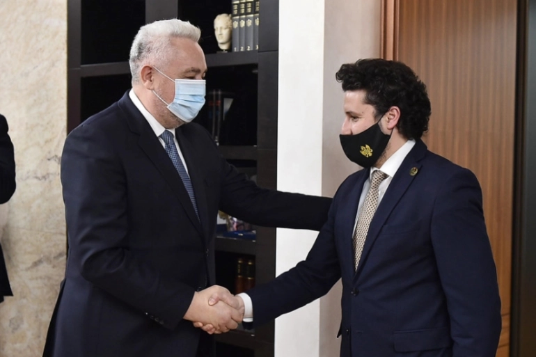 Abazović svrgava Krivokapića, Krivokapić Abazovića.