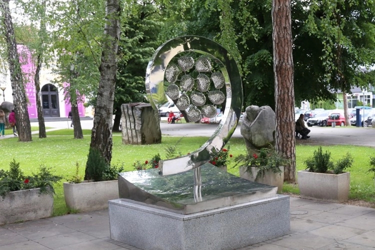 “Autoprevoz” prodaje i parcelu na kojoj je izgrađen Spomenik 12 beba