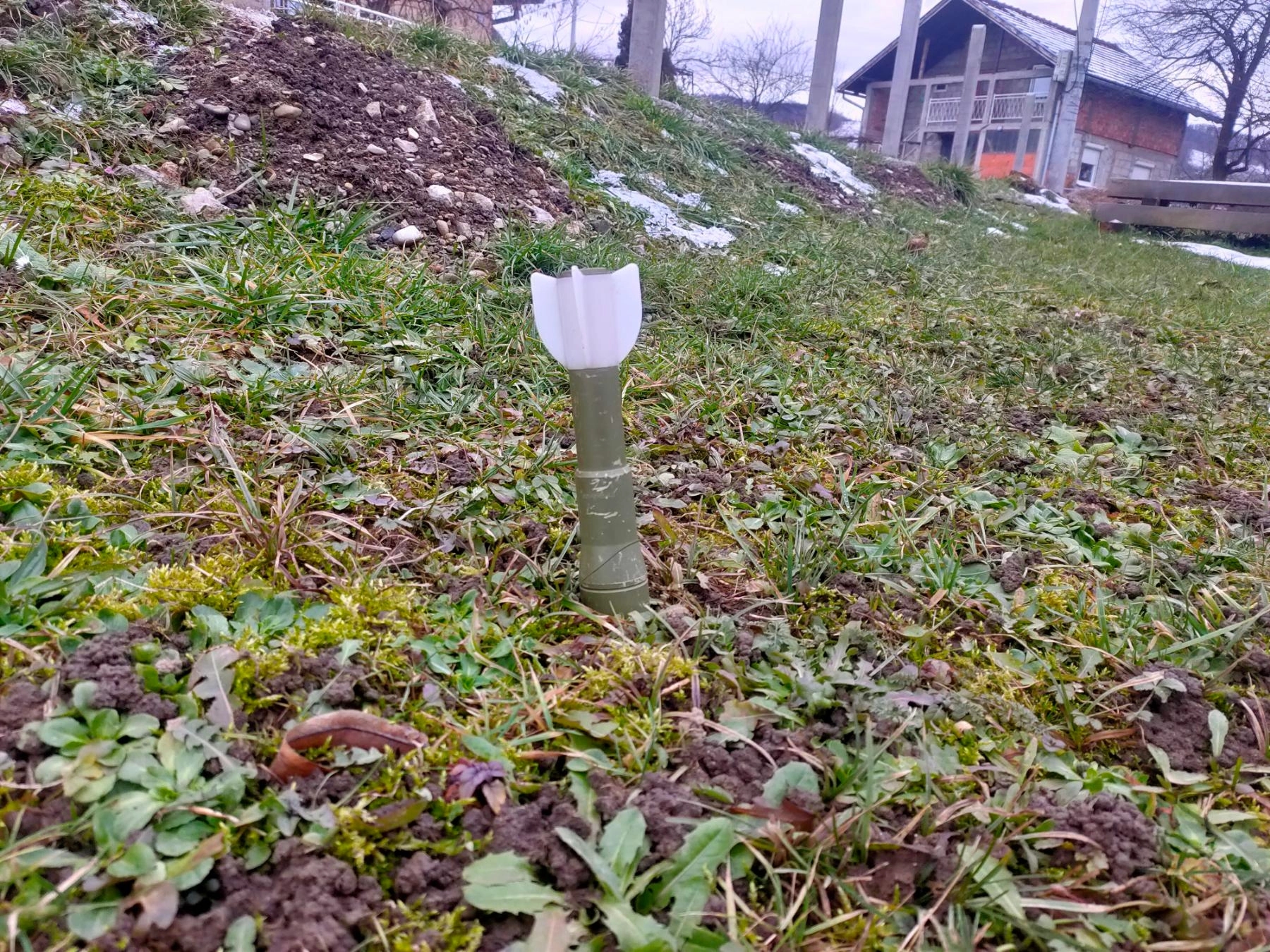 Banjalučanin u dvorištu porodične kuće pronašao tromblon