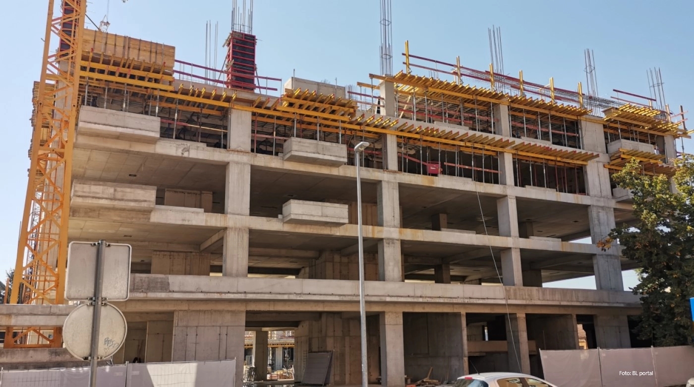 Banjalučka Gradska uprava o “rupi”: Sve po Planu, jedan sprat gore-dole