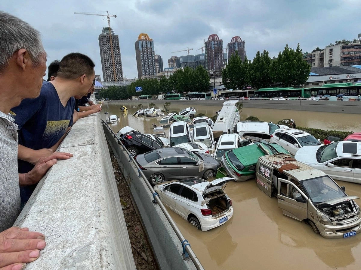 Broj žrtava poplava u Kini porastao na 33, kiša i dalje pada
