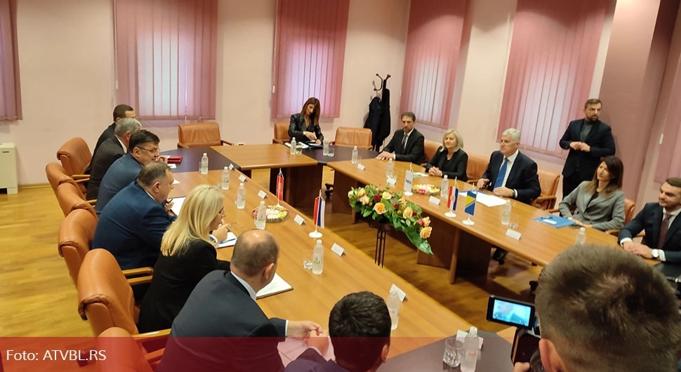Dodik stigao u Mostar, počeo sastanak sa Čovićem