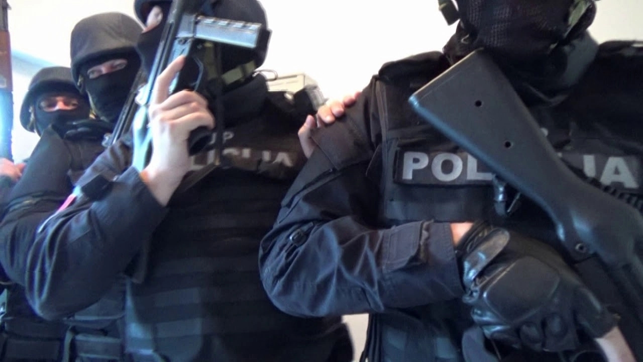 Drama na Cetinju: Ubijen muškarac koji je iz vatrenog oružja ranio više osoba