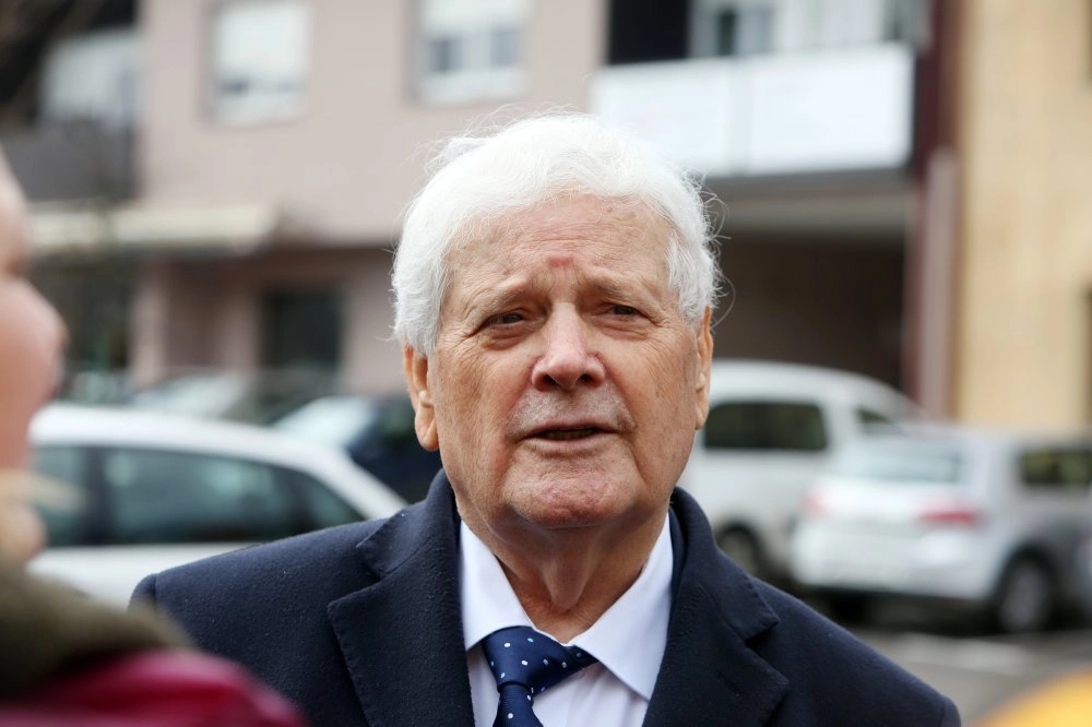 Fiketu Abdiću se ljulja načelnička fotelja