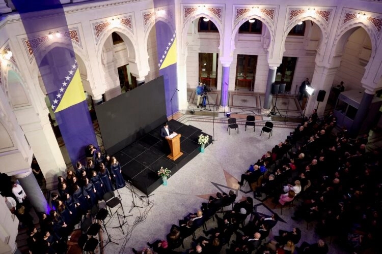 Gaf u Sarajevu: Zastave BiH postavljene naopako