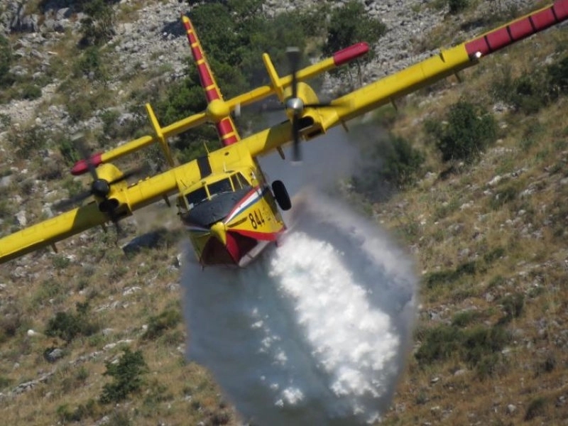 Hrvatska u Široki Brijeg šalje dva kanadera za gašenje požara