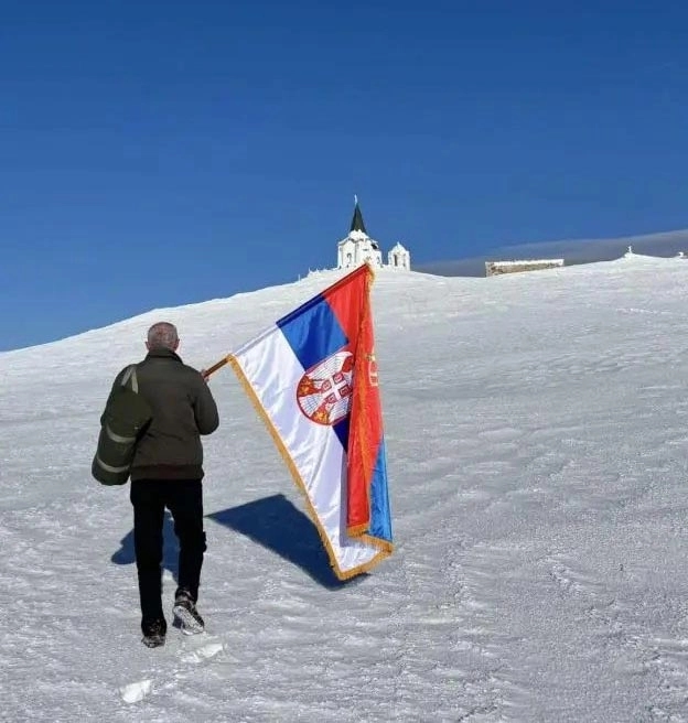 Na Kajmakčalanu jutros razvijene zastave Srbije i Srpske