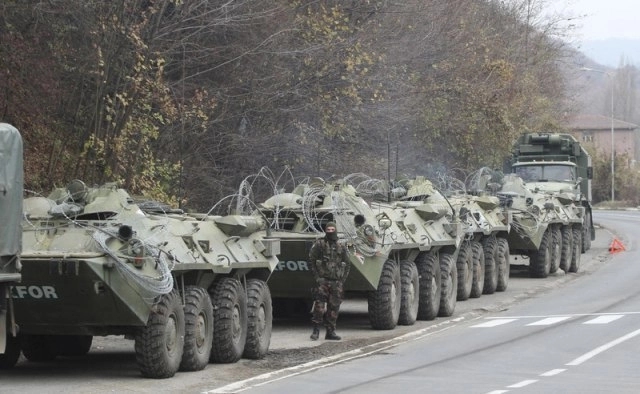 Oglasio se Kfor o zahtevu da se na KiM pošalje vojska Srbije