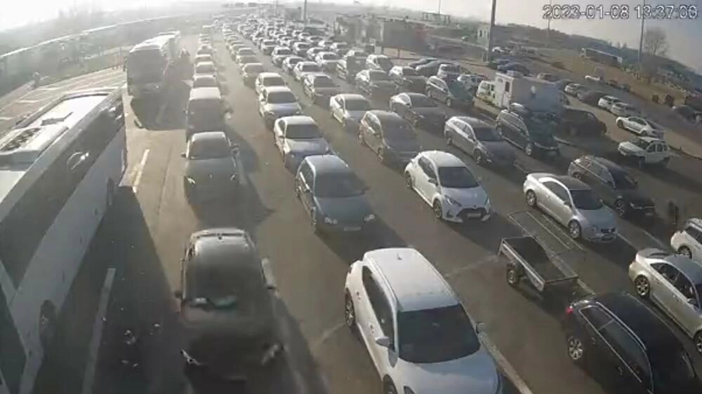 Ogromne gužve: Šest sati se čeka na Batrovcima