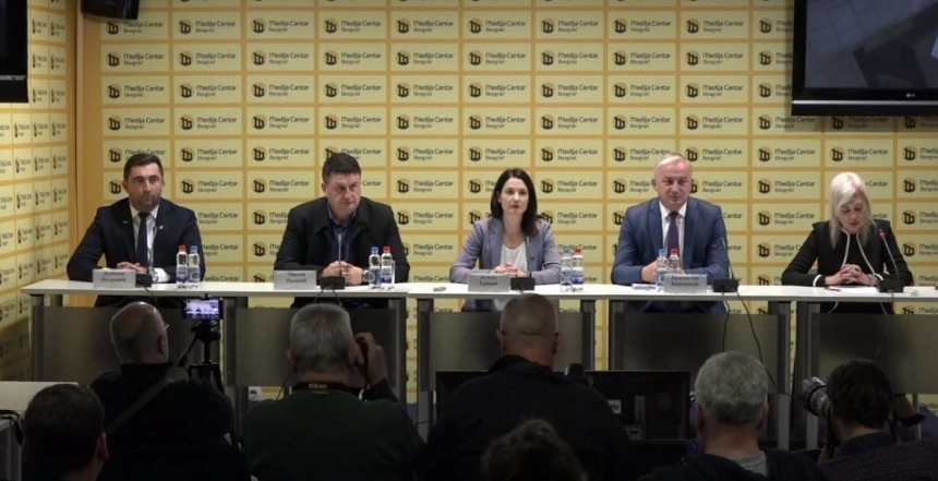 Opozicija RS u Beogradu: Mafiju i pljačku ne prihvatamo, neko mora odgovarati