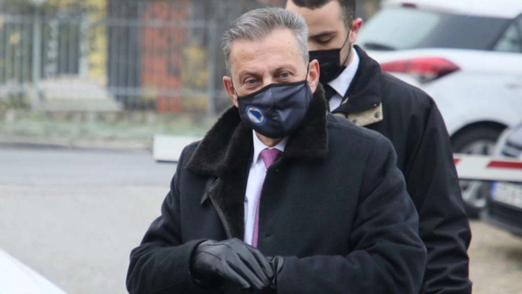 Osmica mimo zakona pristupa tajnim podacima