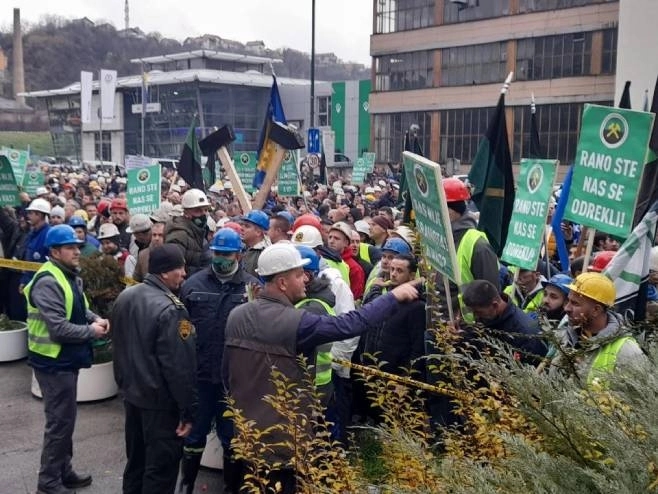 Ovo su zahtjevi rudara koji su drugi dan na ulici ispred Vlade FBiH