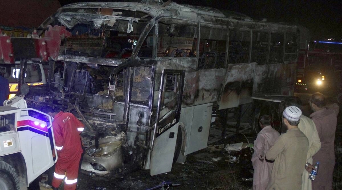 Pakistan: Zapalio se autobus, poginulo najmanje 18 osoba