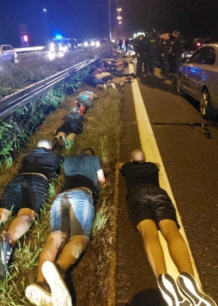 Policija ranila dvojicu navijača, veliki broj povrijeđenih