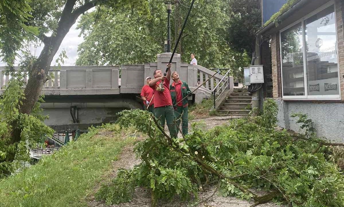 Sanirane posljedice olujnog nevremena koje je naćas pogodilo Banjaluku