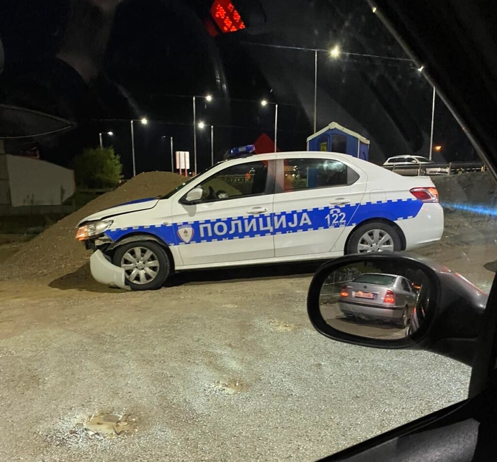 Saobraćajka u Dragočaju kod Banjaluke: Slupano i policijsko auto