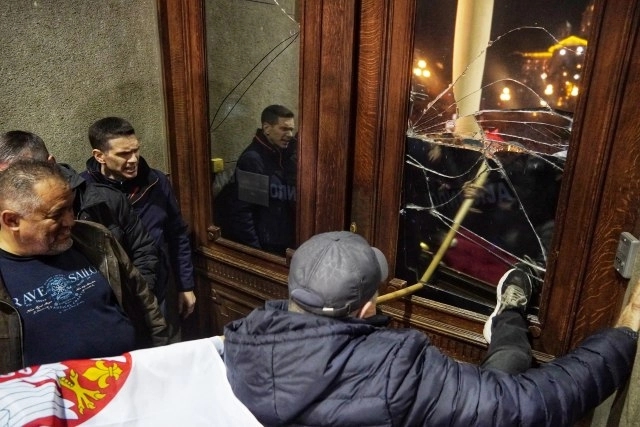 Saslušani osumnjičeni u vezi sa incidentima ispred Skupštine Grada Beograda