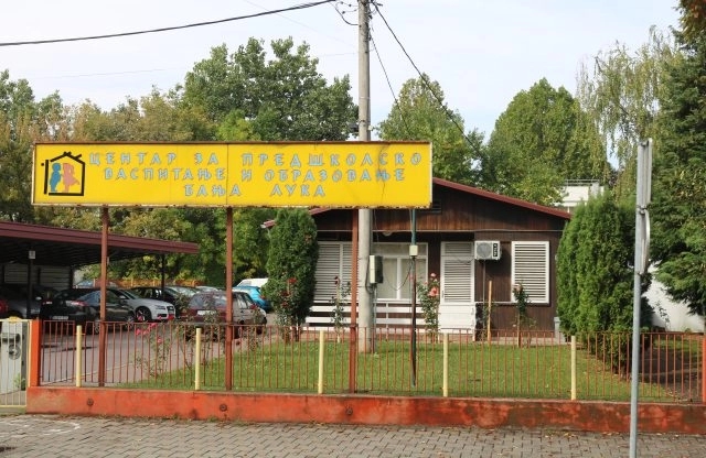 Sindikalci opleli po direktoru vrtića iz SP, on im odgovorio