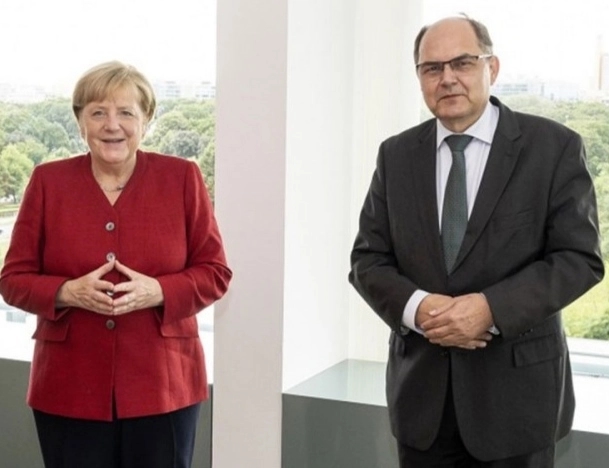 Šmit se sastao sa Merkelovom, dobio punu podršku