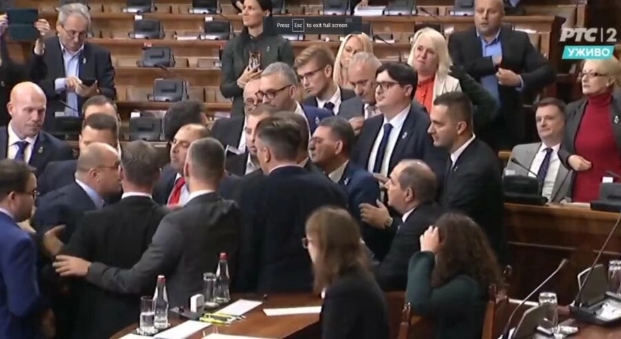Srbija: Incident u skupštini zamalo eskalirao ￼