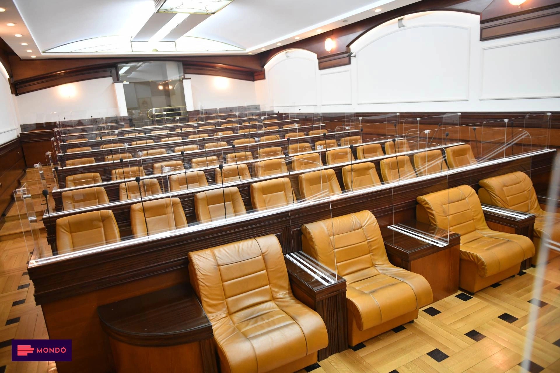 Svi kandidati SNSD-a vratili mandate stranci