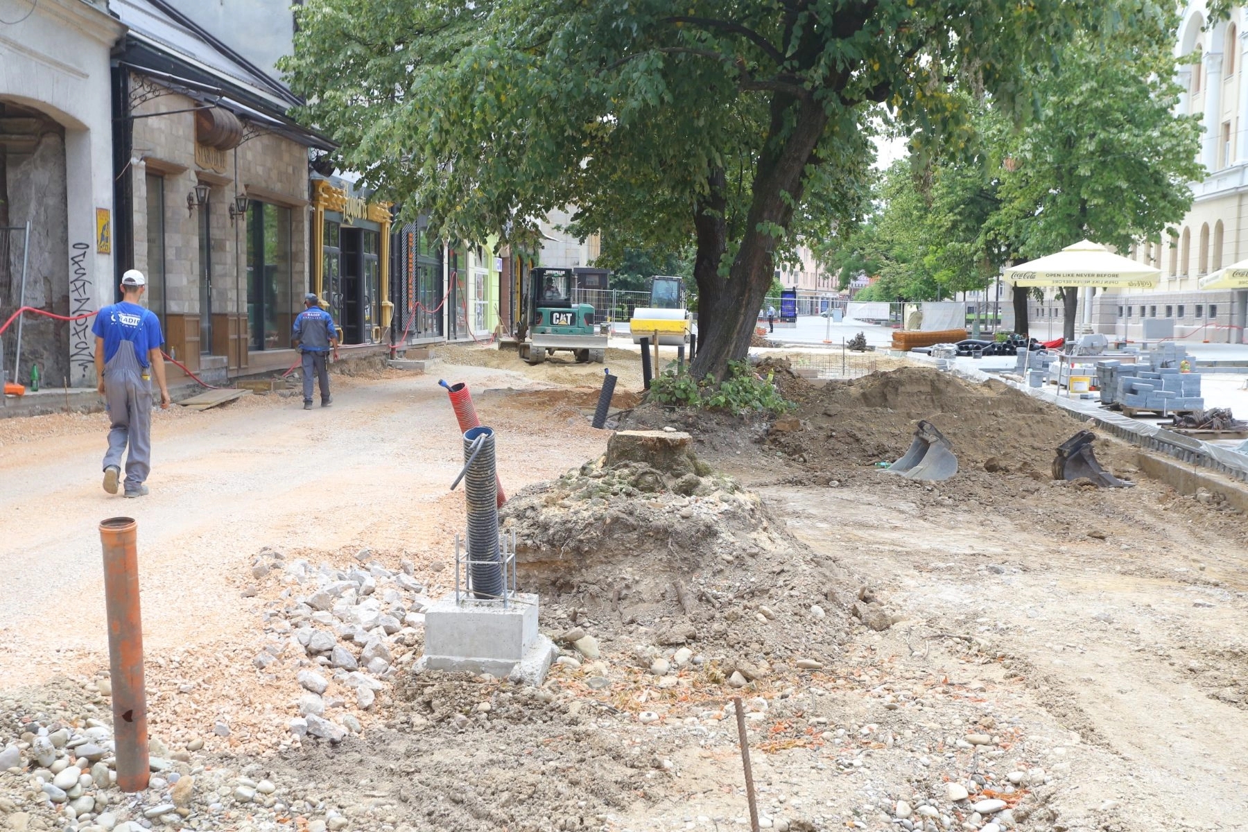 U centru posječena stabla, iz Grada tvrde da će posaditi nova