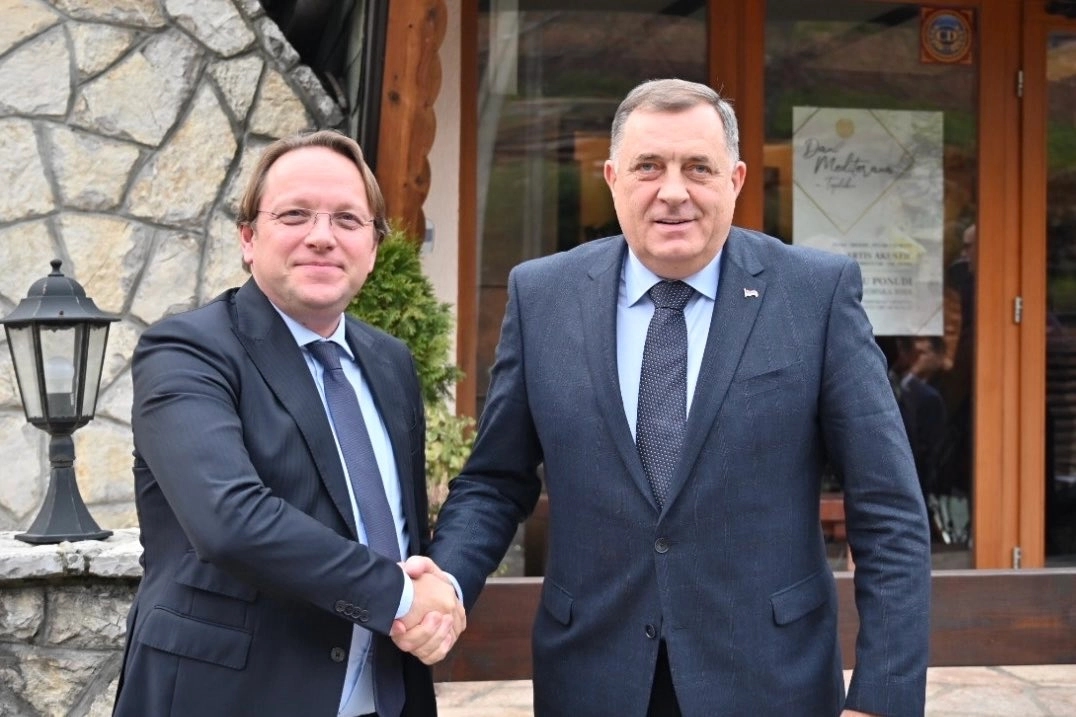 Varhelji: Podrška Dodika kandidatskom statusu je umirujuća