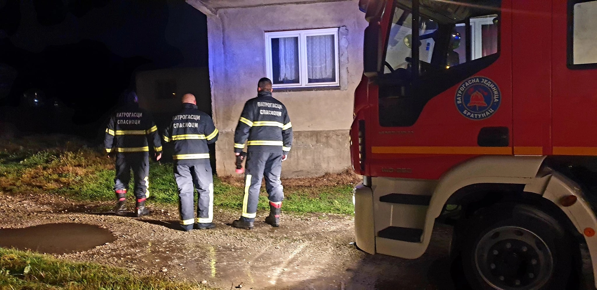 Vatrogasci nasilno ušli u kuću i pronašli tijelo