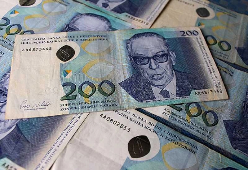 Vlast nema mjere kada troši budžetski novac