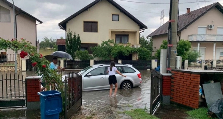 Voda se povukla, građani Modriče u strahu od novih poplava