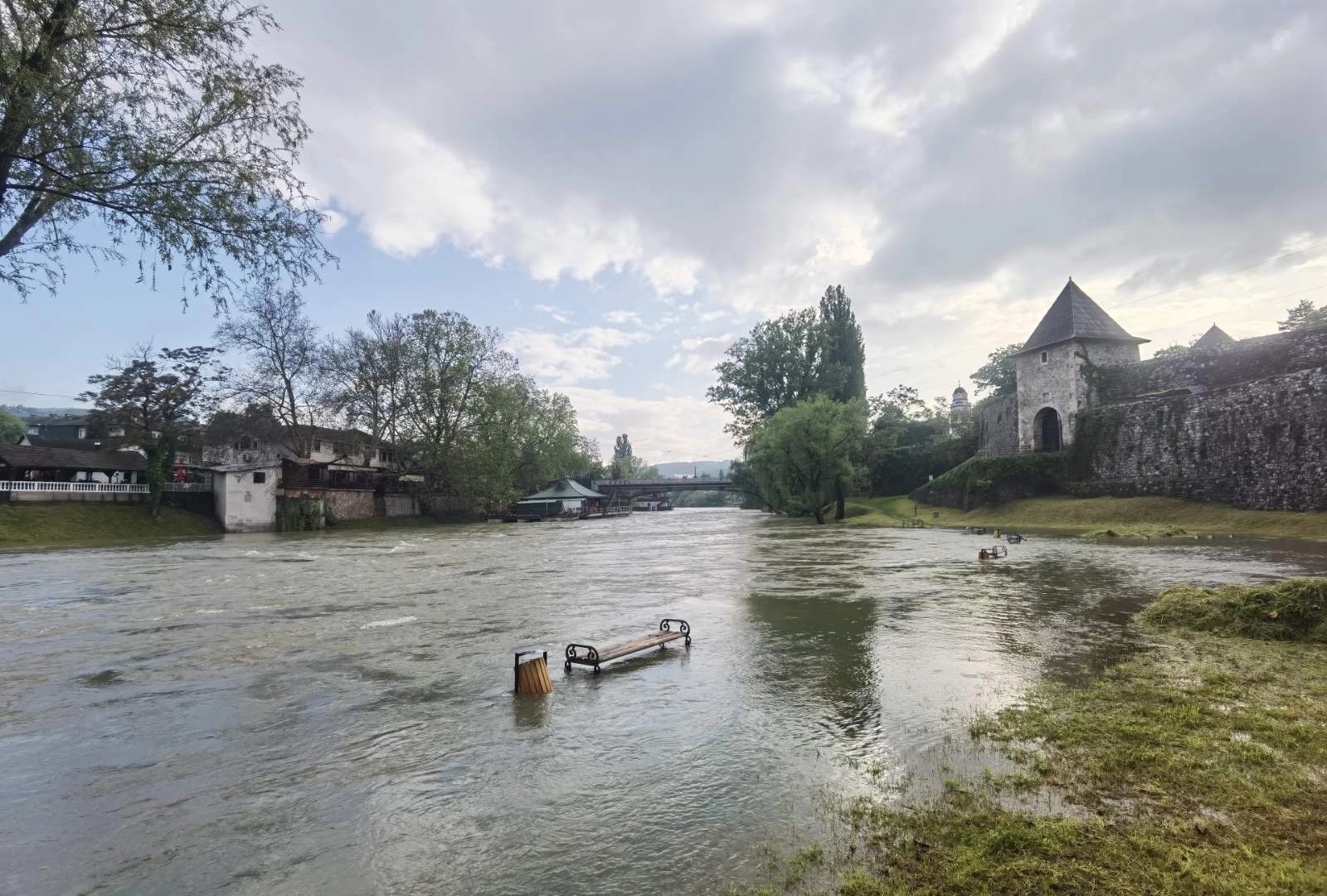 Vrbas se izlio kod Kastela