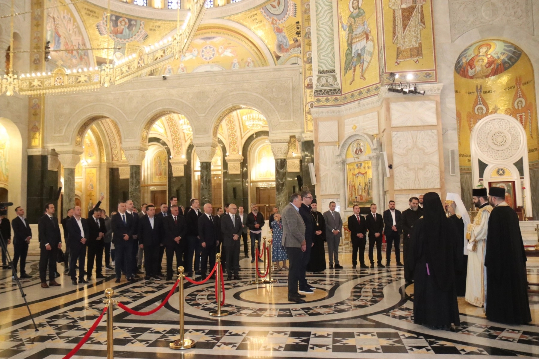 Vučić dobio blagoslov patrijarha Porfirija pred put u Njujork