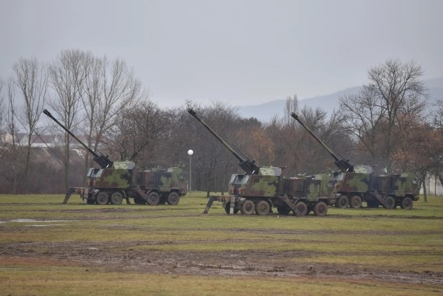 Vučić najavio značajne nabavke lovačko-bombarderske avijacije