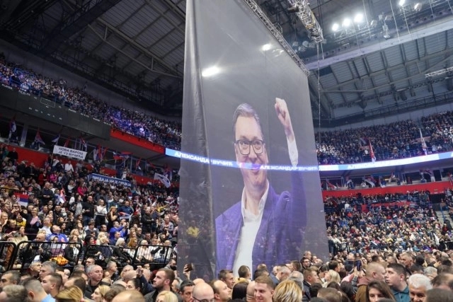 Vučić u prepunoj Areni: Jačamo vojsku, da čuvamo svoje nebo i zemlju