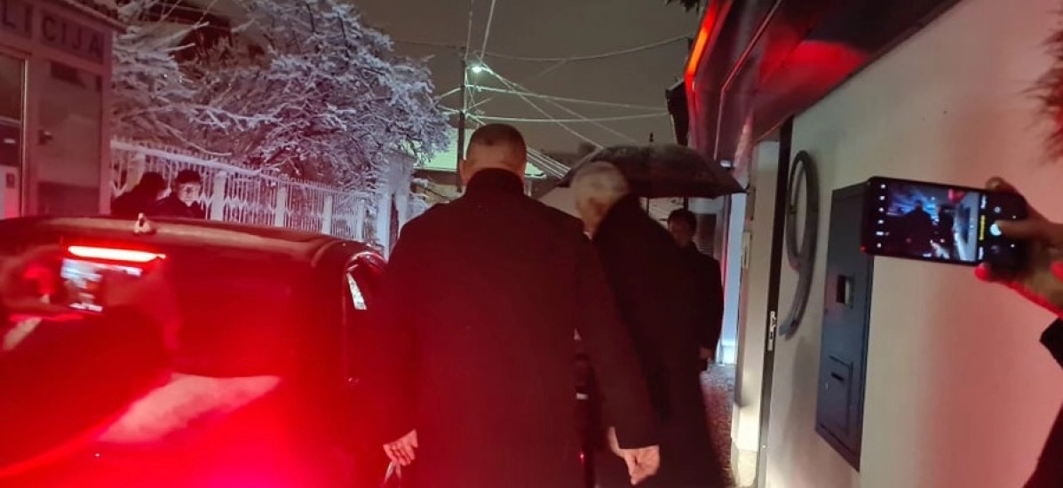 Završen sastanak u Satlerovoj rezidenciji: Niko se nije obratio medijima