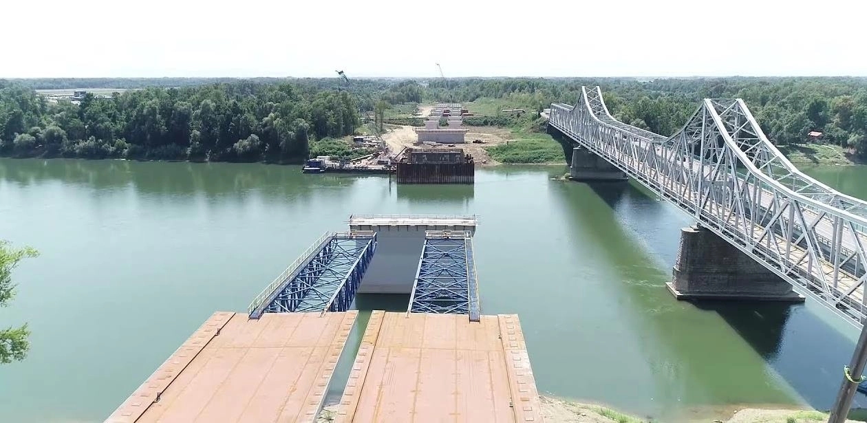 Završeni najteži radovi na mostu kod Sremske Rače između Srbije i BiH