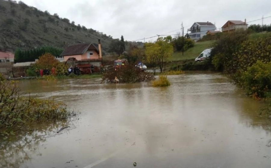 Žena preminula nakon skoka s mosta u nabujalu rijeku Bosnu