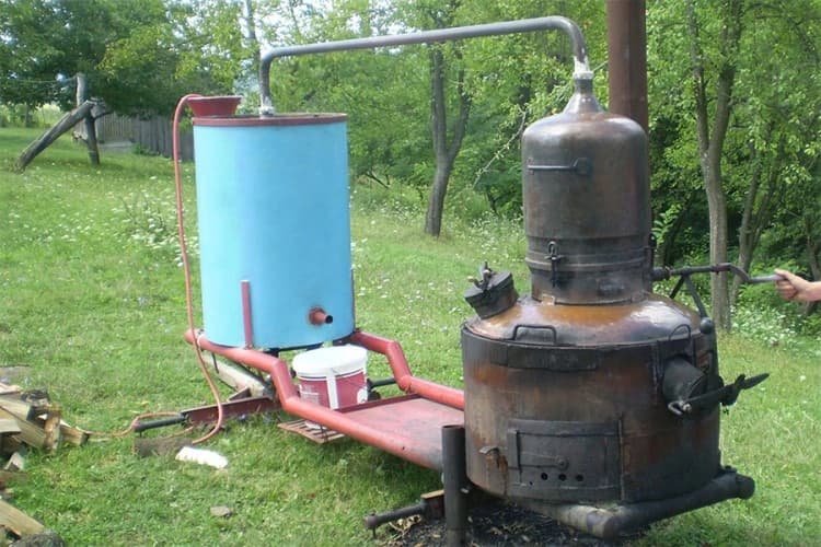 ​Eksplodirao kazan za rakiju, povrijeđeni sin, otac i zet