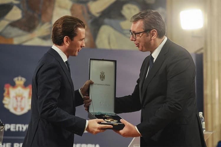 Aleksandar Vučić uručio Sebastianu Kurzu najviše državno odlikovanje