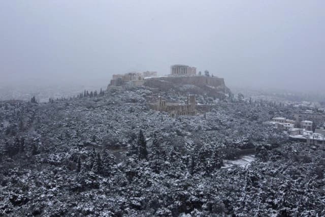 Atina paralisana; Na ulice izašla i Vojska