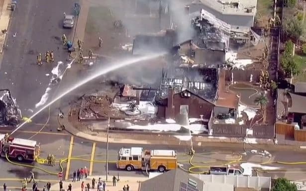 Avion udario u kombi, ima mrtvih