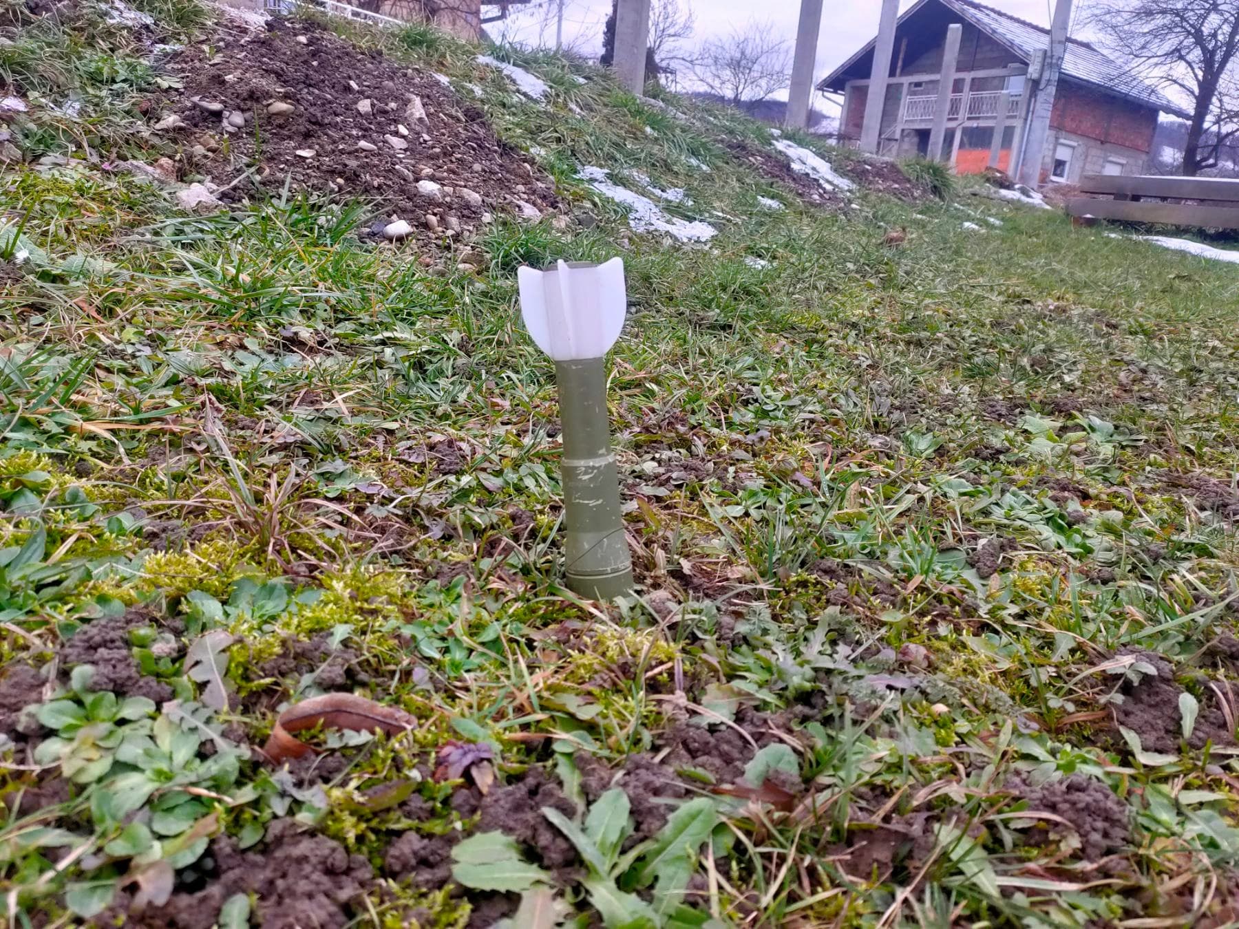 Banjalučanin u dvorištu porodične kuće pronašao tromblon
