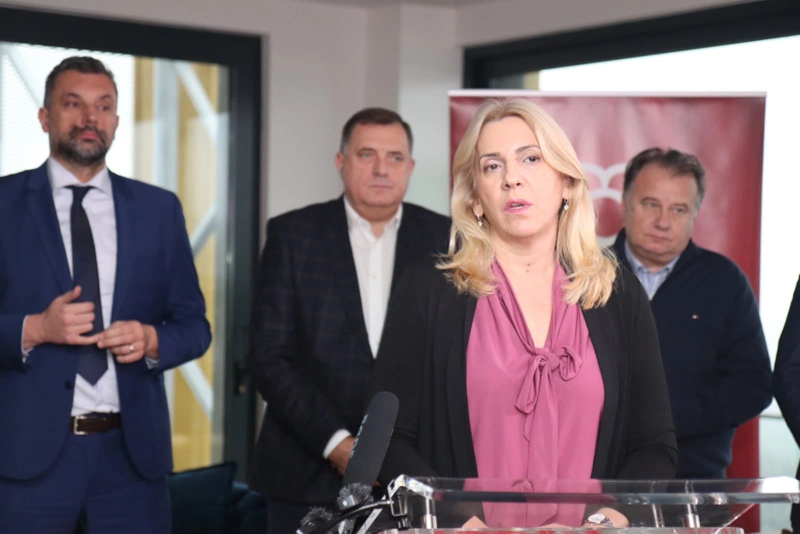 Cvijanovićeva zadovoljna sastankom sa “osmorkom”