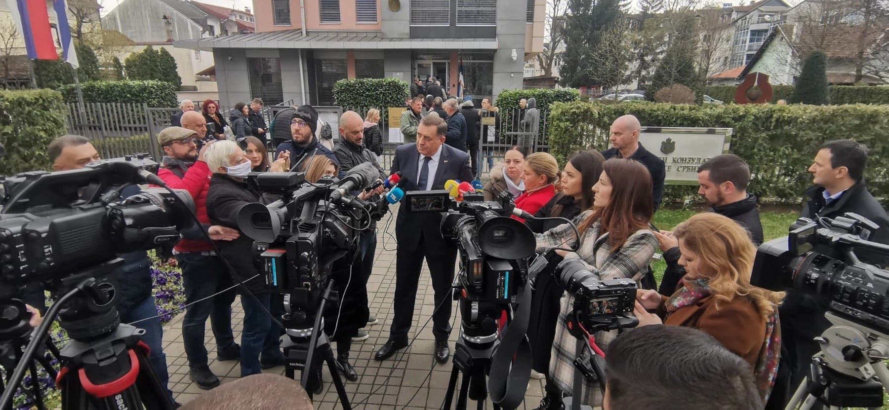 Dodik glasao u Generalnom konzulatu Srbije u Banjaluci