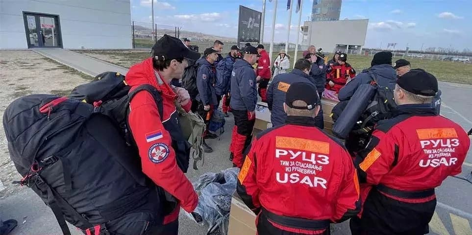 Dodik ispratio specijalistički tim za traganje i spasavanje