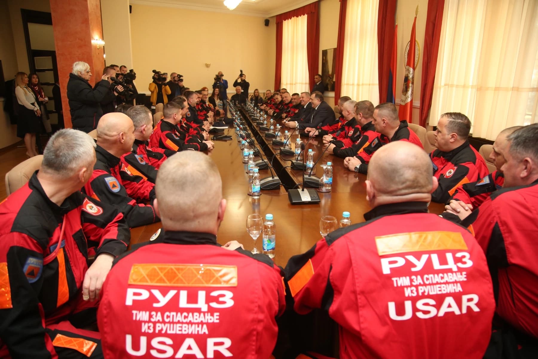 Dodik ispred Palate Republike pozdravio 30 hrabrih spasilaca iz Turske