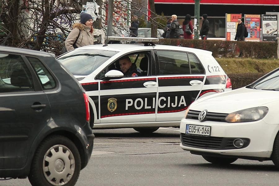 Dojava o bombi u školi u Sarajevu, učenici evakuisani