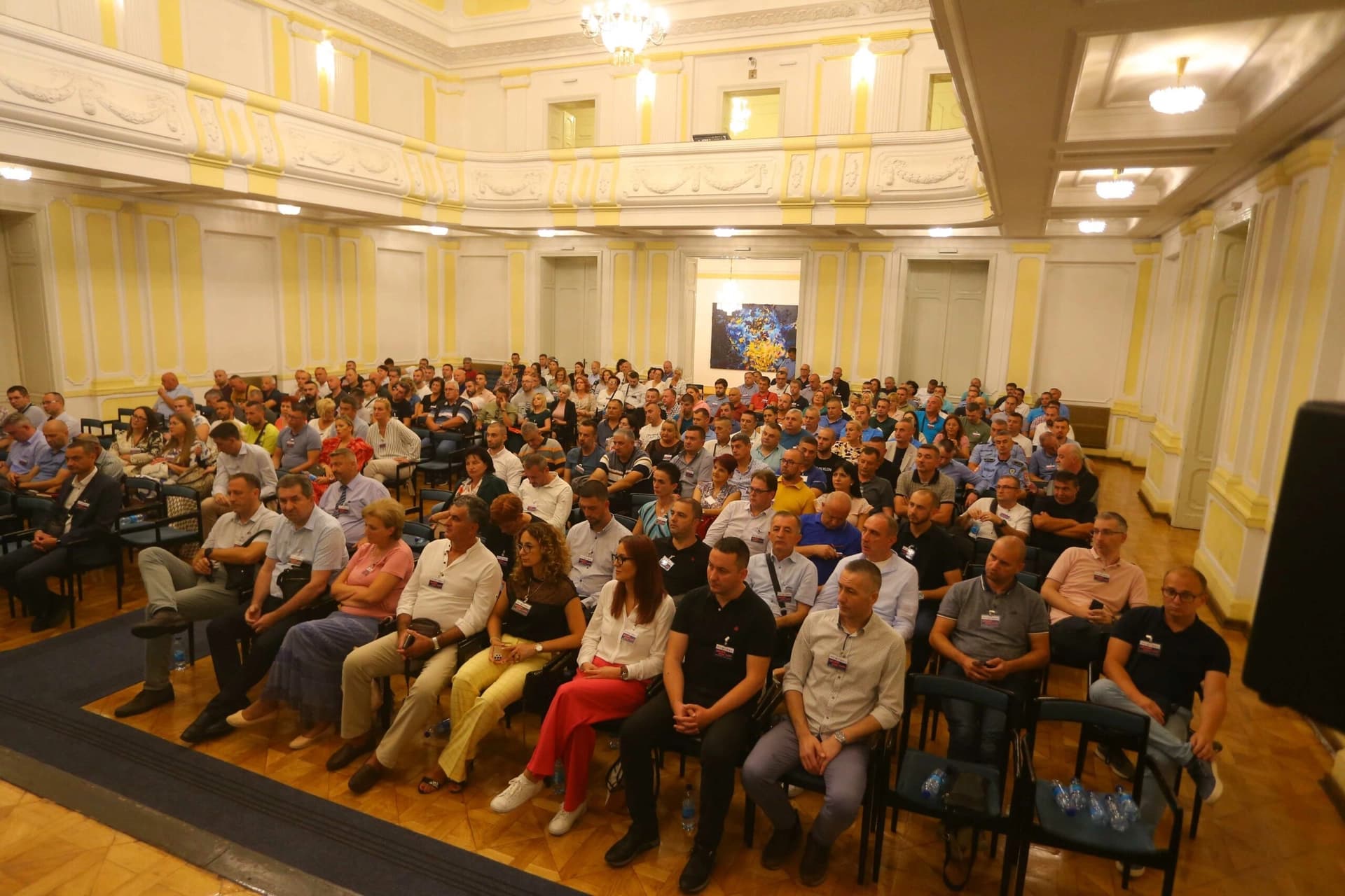 Doktori, policija, medicinari i uprava u RS izlaze na ulice