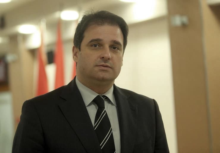 Govedarica rame uz rame sa Stanivukovićem i Dodikom, SDS na margini