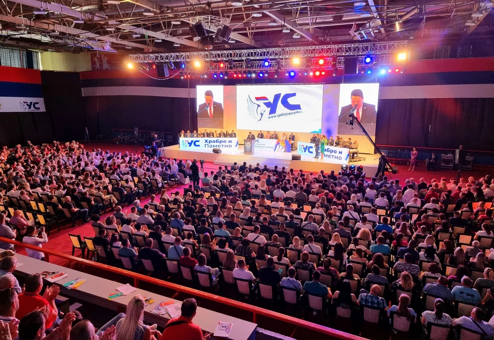Hrabro i pametno! Spektakularan skup Ujedinjene Srpske u Banjaluci